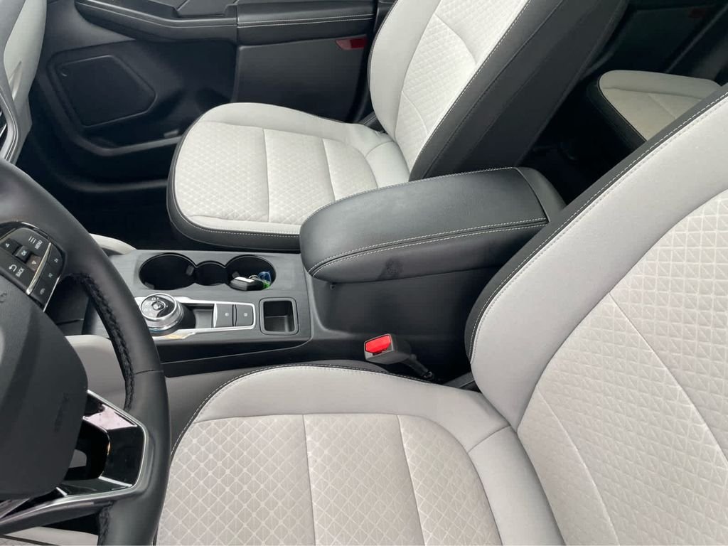 Used 2025 Gray Ford Active image 27