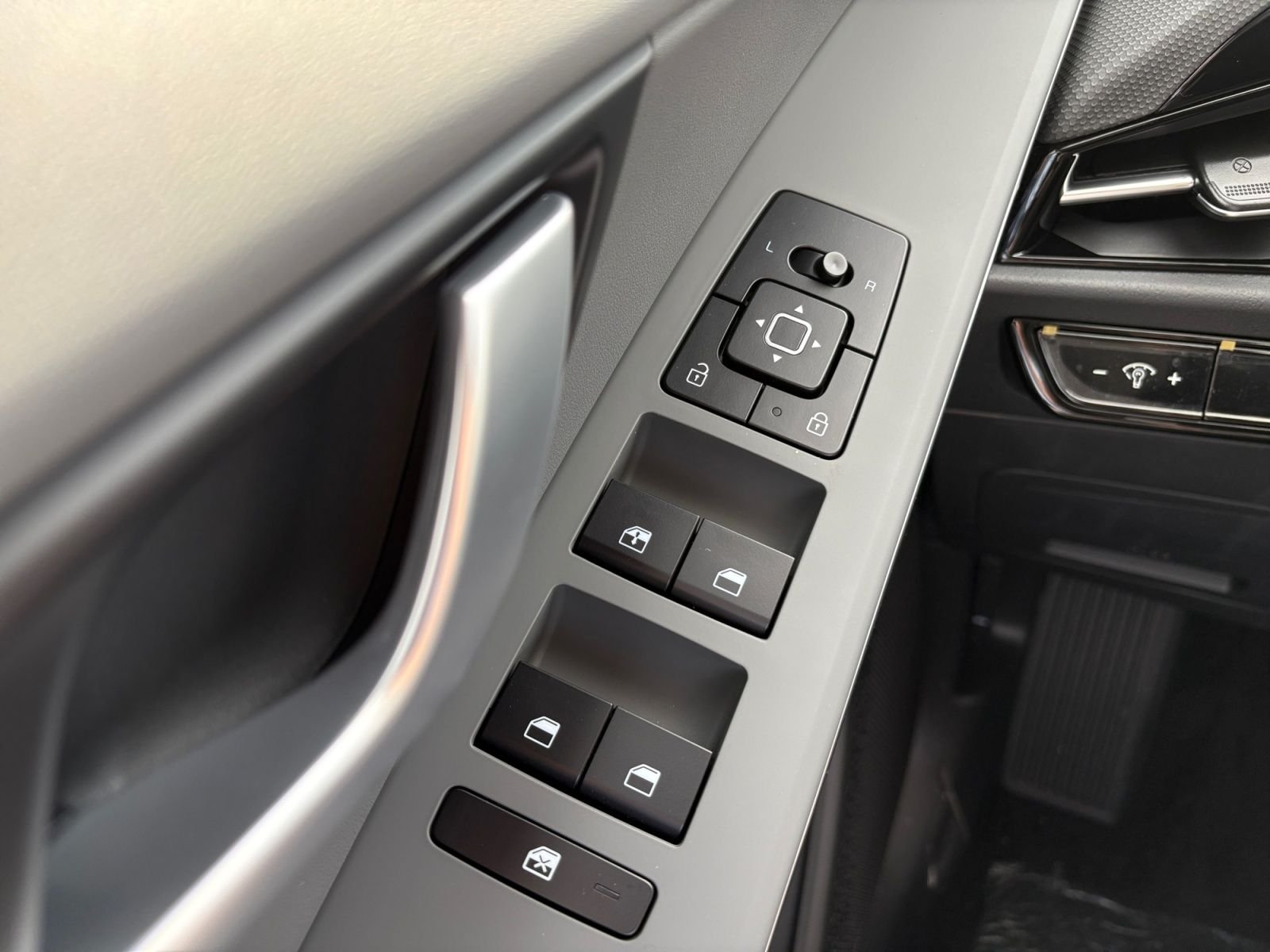 New 2026 Steel Gray Kia EX image 23