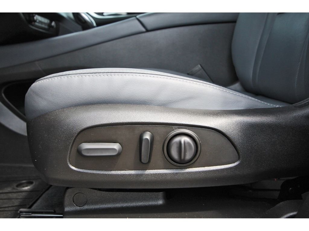 Used 2021 Black Buick Essence image 27