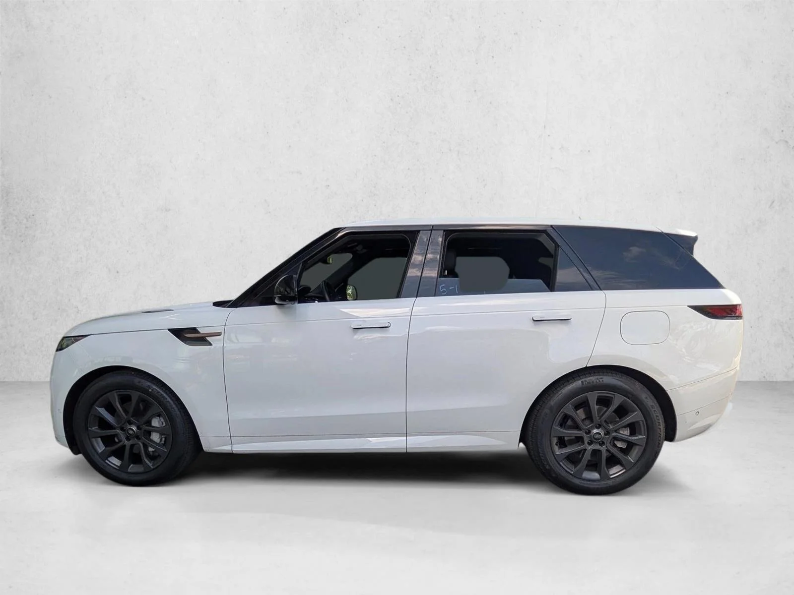 Used 2025 Fuji White Land Rover Dynamic SE image 8