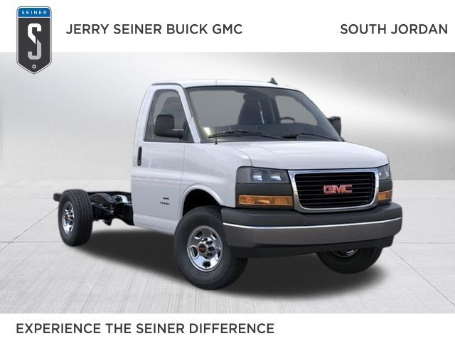 New 2025 Summit White GMC 1WT image 1