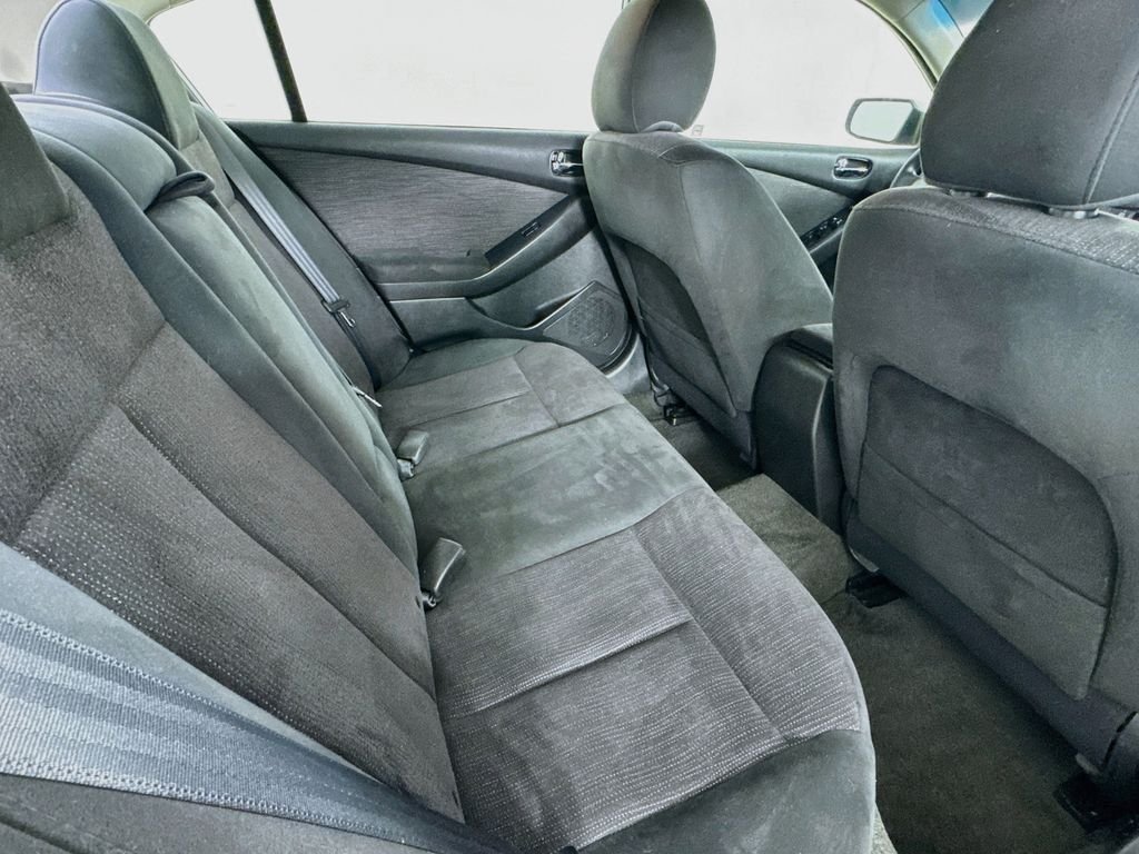Used 2012 Brilliant Silver Metallic Nissan 2.5 S image 29