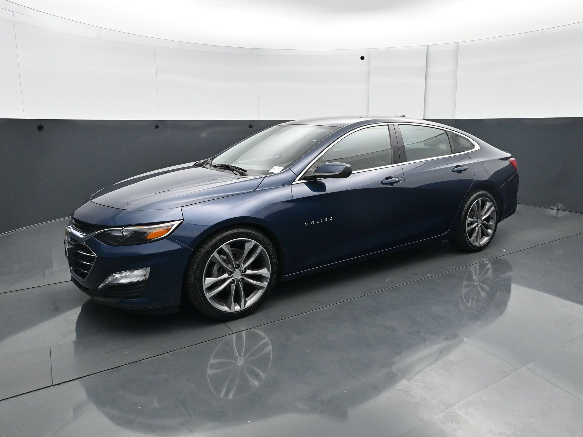 Used 2021 Chevrolet Malibu 1LT with VIN 1G1ZD5ST4MF024085 for sale in White Bear Lake, Minnesota