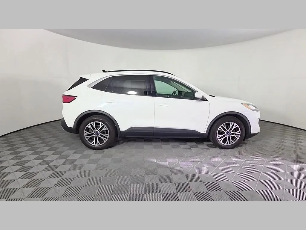 Used 2020 White Metallic Ford SEL image 36