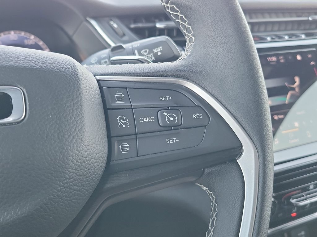 Used 2024 White Jeep Laredo image 24