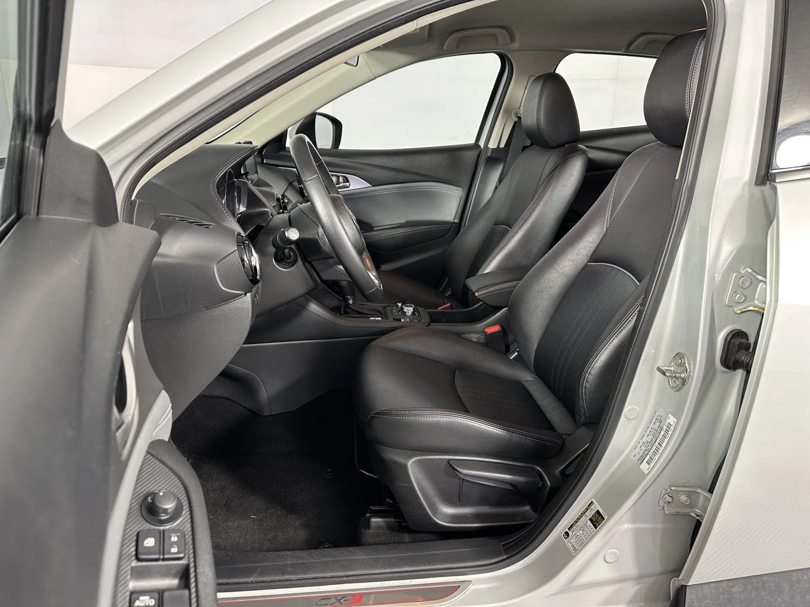 Used 2019 Ceramic Metallic Mazda Touring image 9