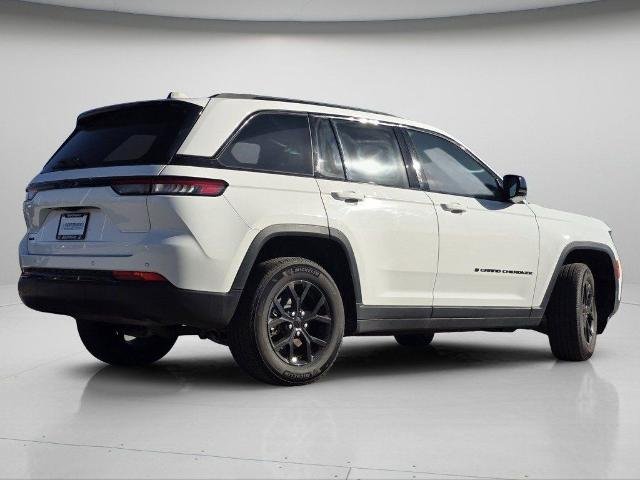 Used 2024 Bright White Clearcoat Jeep  image 21