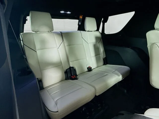 Used 2022 White Cadillac Sport image 29
