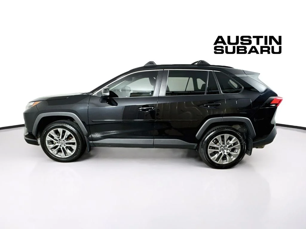 Used 2022 Black Toyota XLE Premium image 4