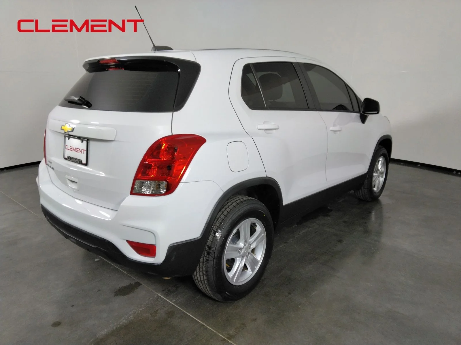 Used 2022 White Chevrolet LS image 4