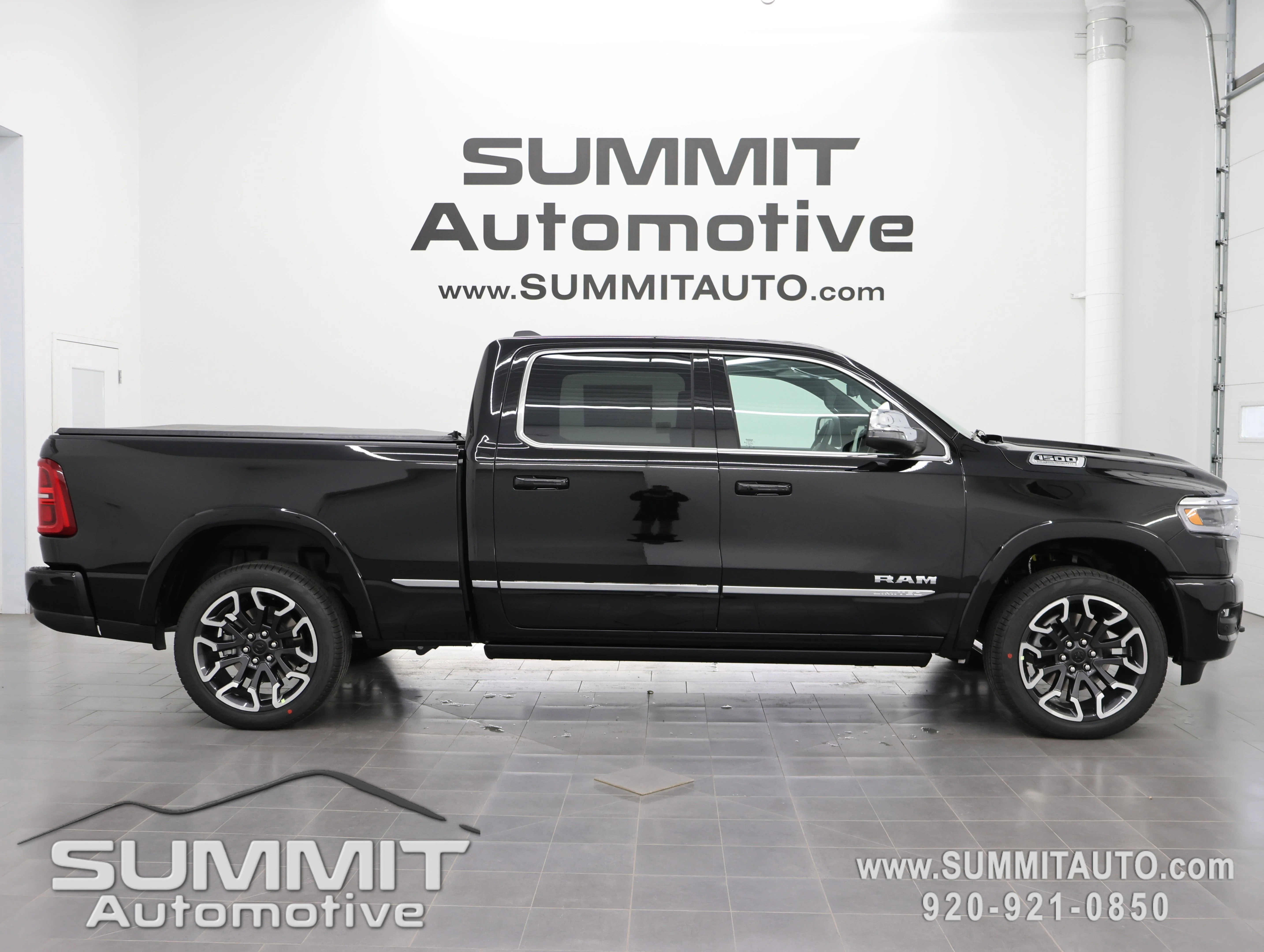 New 2026 Diamond Black Crystal Pearl-Coat Exterior Paint RAM Limited image 1