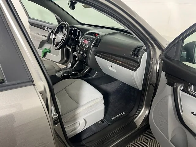 Used 2011 Silver Kia LX image 28