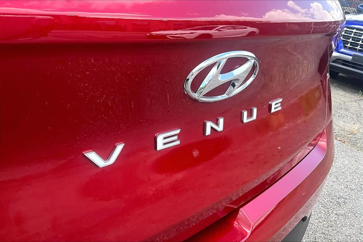 Used 2025 Ultimate Red Hyundai SE image 10