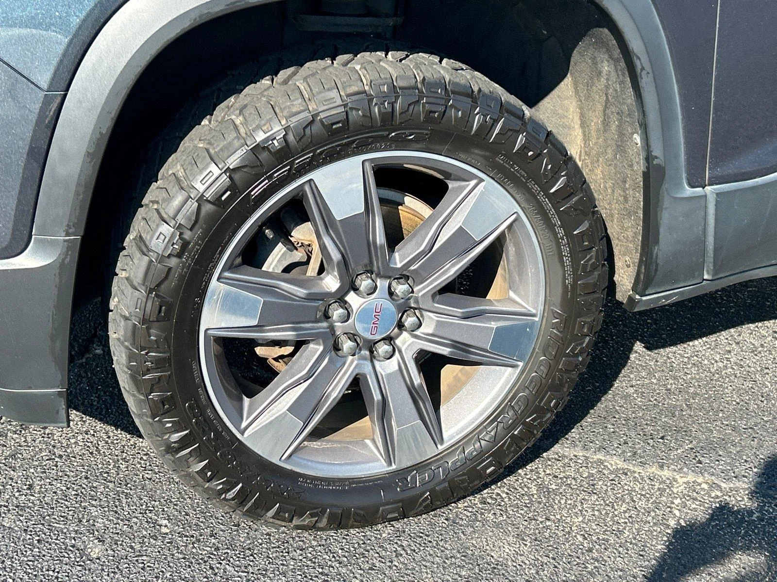 Used 2019 Dark Sky Metallic GMC SLT image 10