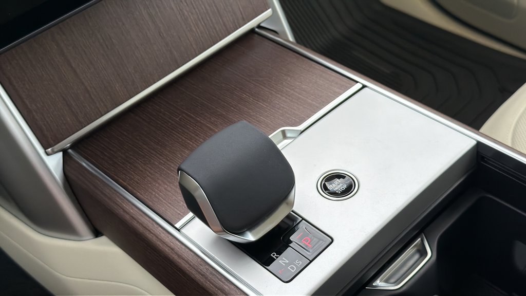 New 2026 Santorini Black Land Rover SE image 21