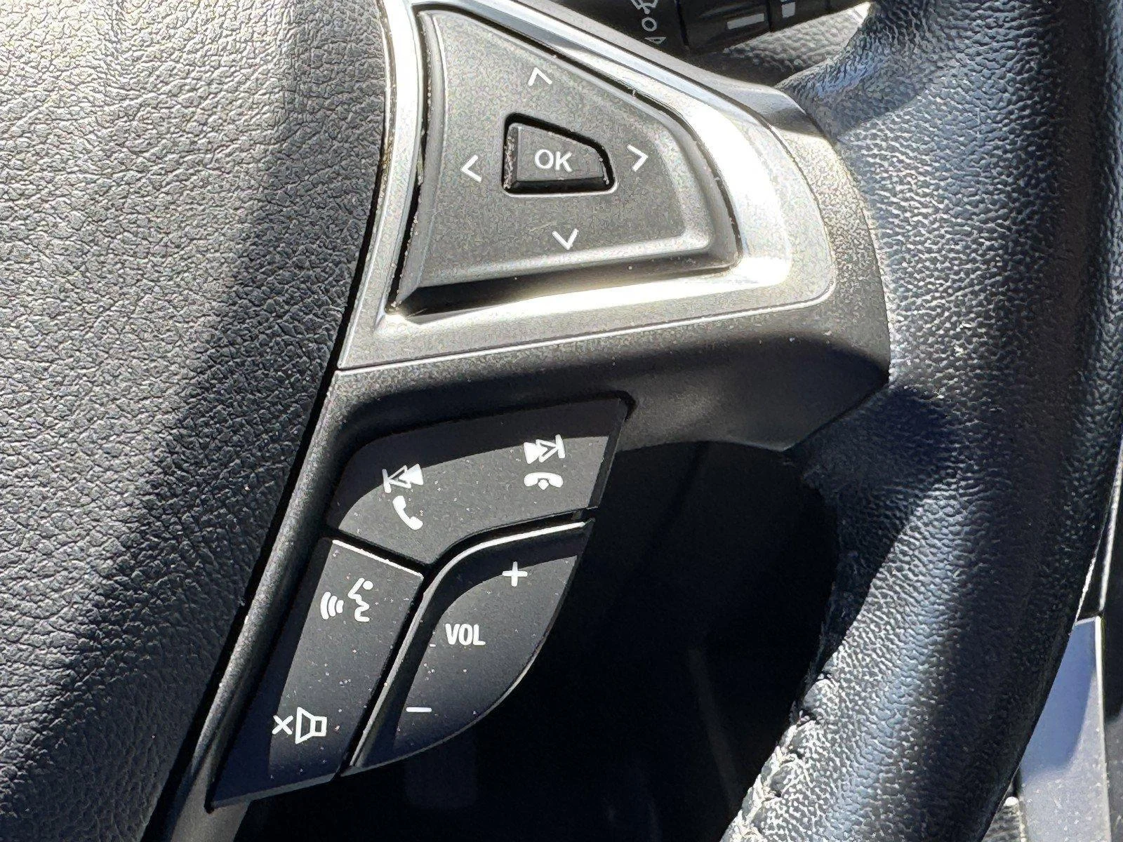 Used 2023  Ford SEL image 22
