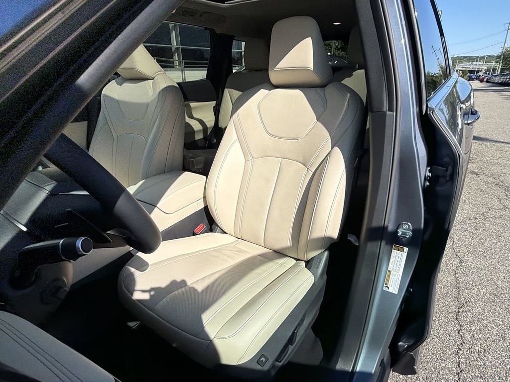 Certified Used 2023 Blue INFINITI Sensory image 15