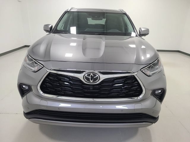 New 2026 Heavy Metal Toyota Platinum image 2
