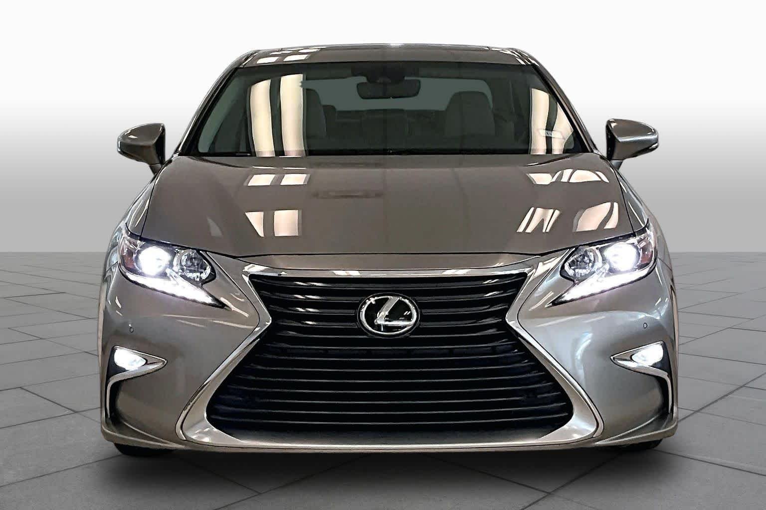 Used 2018 Atomic Silver Lexus  image 3
