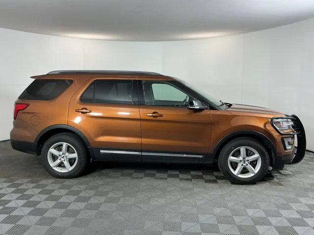 Used 2017 Canyon Ridge Metallic Ford XLT image 4