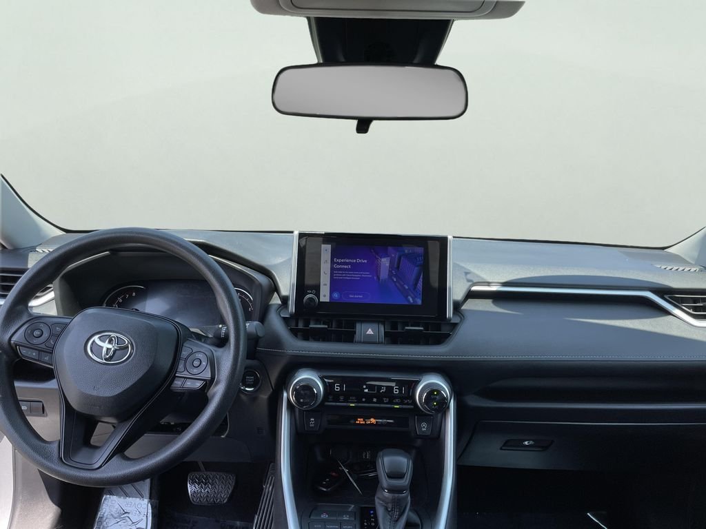 2024 Toyota RAV4 XLE - Photo 18