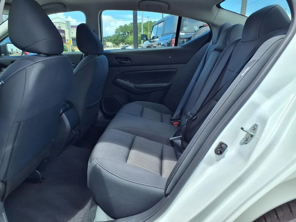 Used 2025 White Nissan 2.5 SV image 5