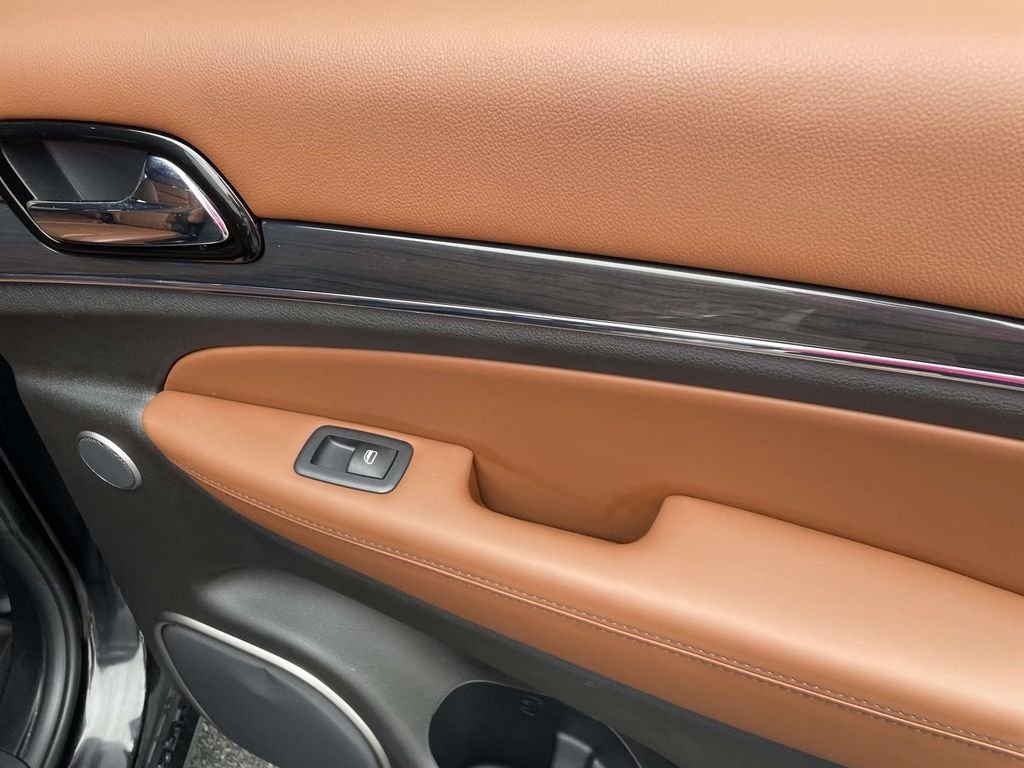 2020 Jeep Grand Cherokee Overland - Photo 10