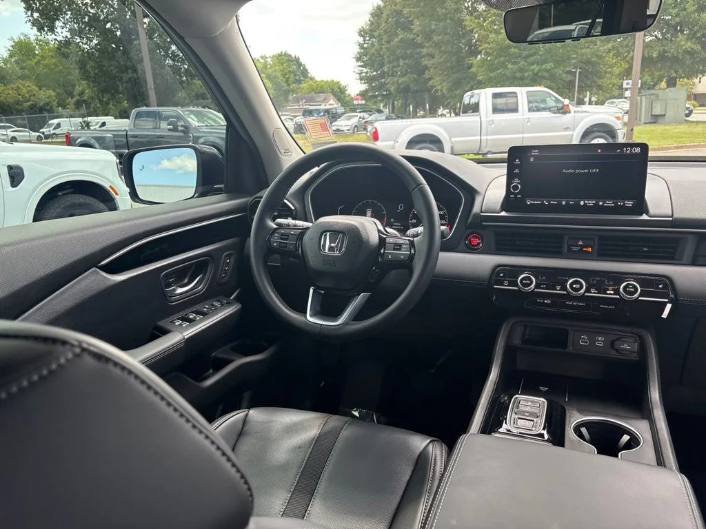 Used 2025 Black Honda Touring image 7
