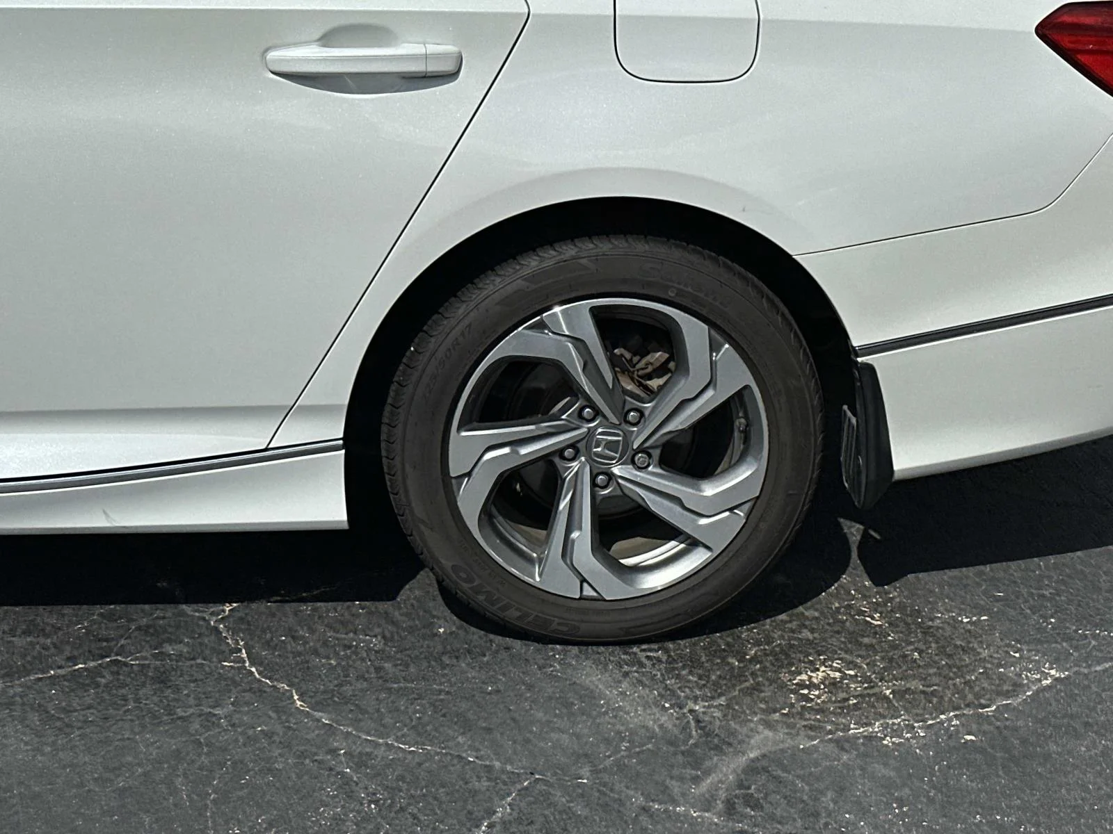 Used 2018 White Honda EX-L Navi 1.5T image 9