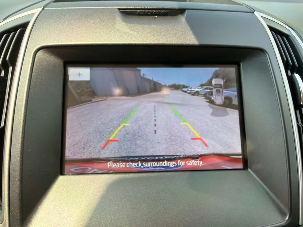 Used 2020 Black Ford SEL image 25