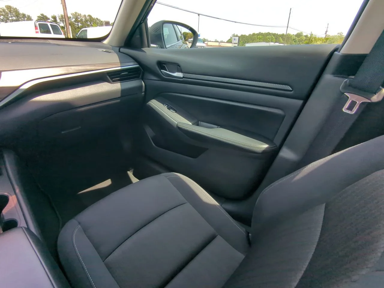 2025 Nissan Altima SV - Photo 14