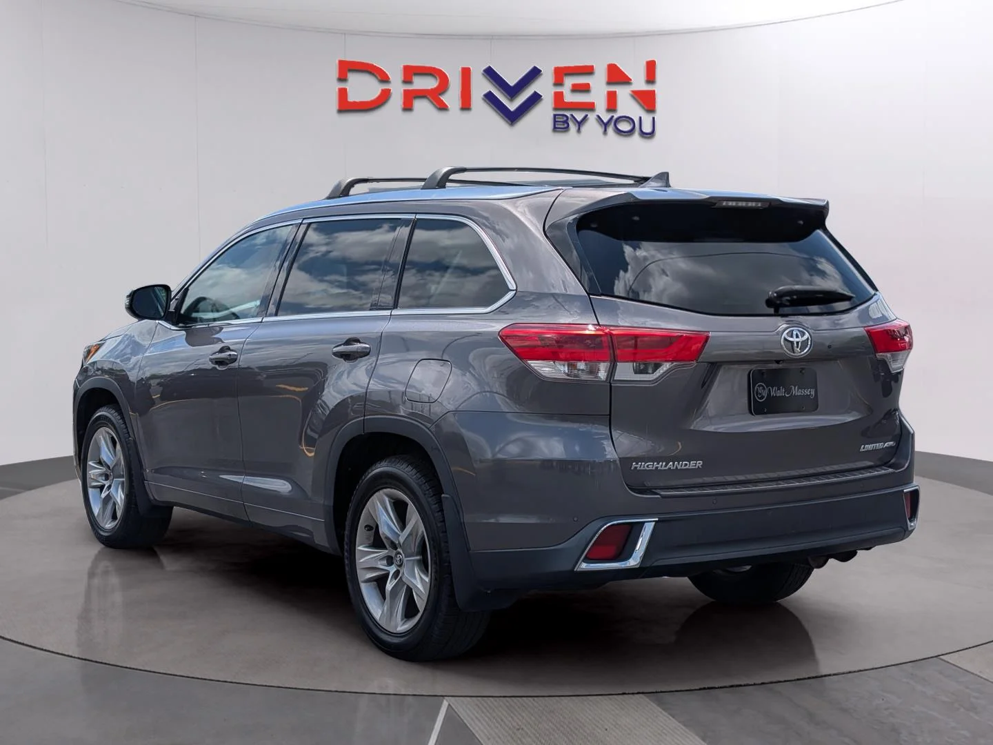 Used 2017 Predawn Gray Mica Toyota Limited image 3