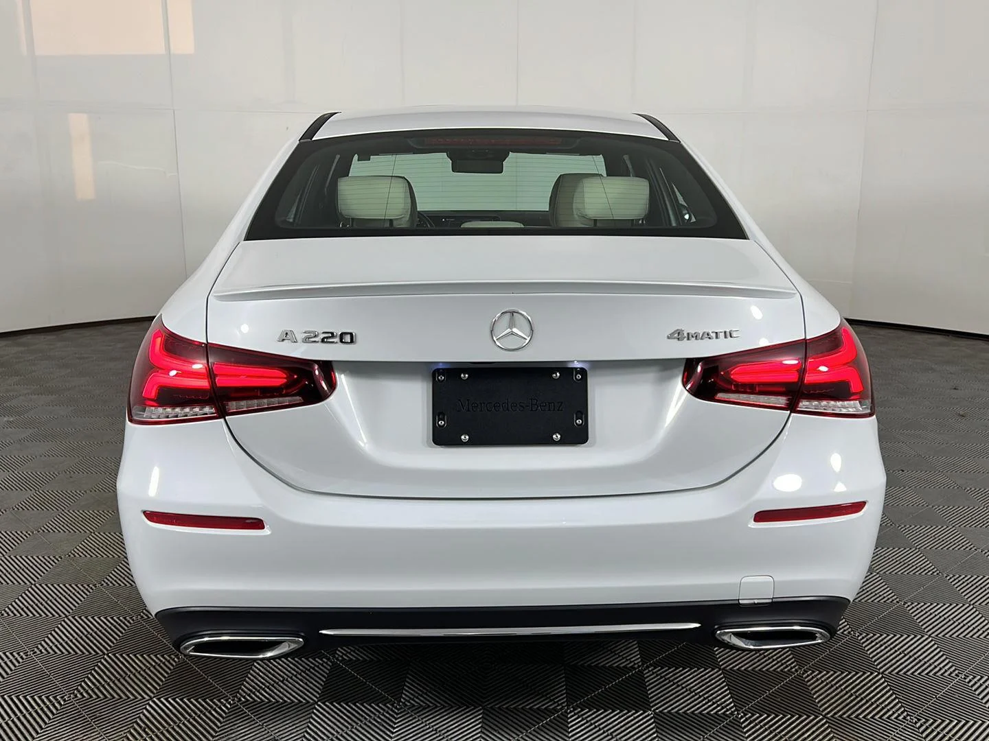 Used 2020 Digital White Pearl Metallic Mercedes-Benz A 220 image 18