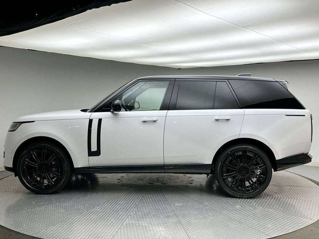 New 2026 Fuji White Land Rover SE image 2