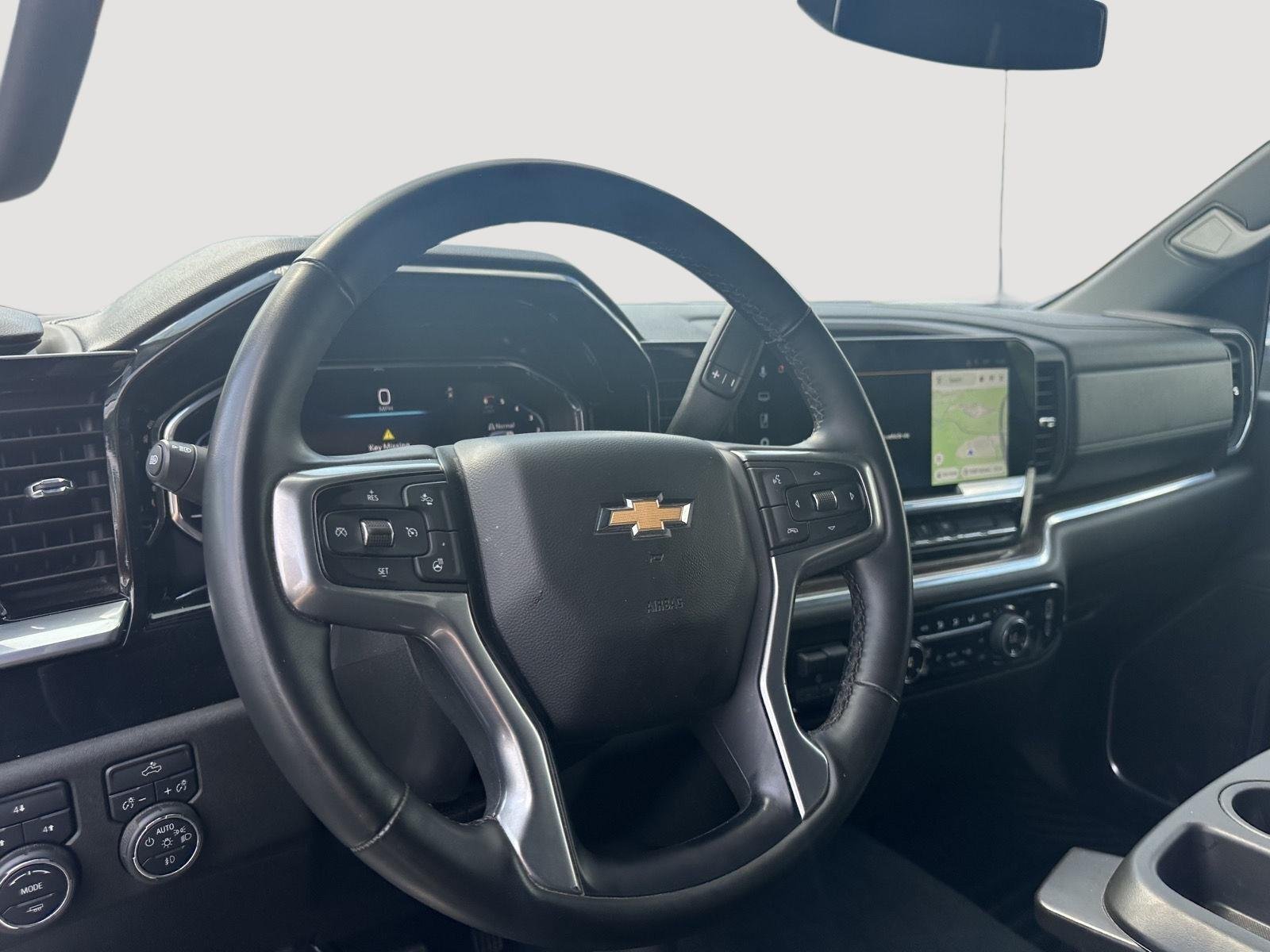 Used 2025 Summit White Chevrolet LT image 11