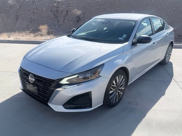Used 2025 Silver Nissan 2.5 SV image 1