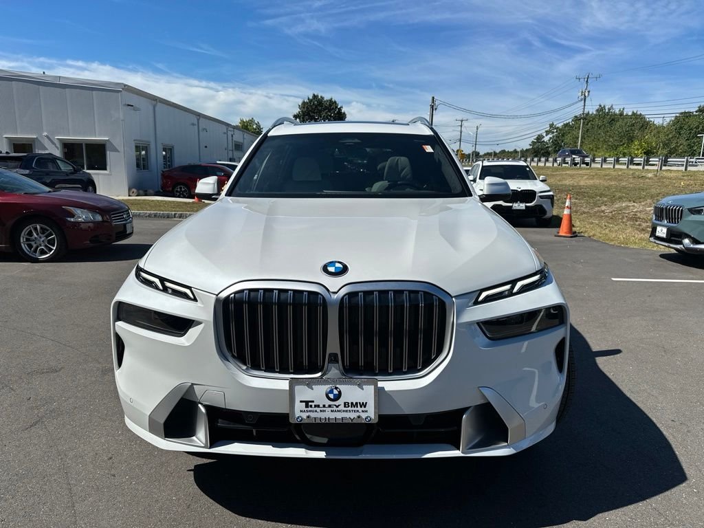 Used 2026 Mineral White Metallic BMW xDrive40i image 2