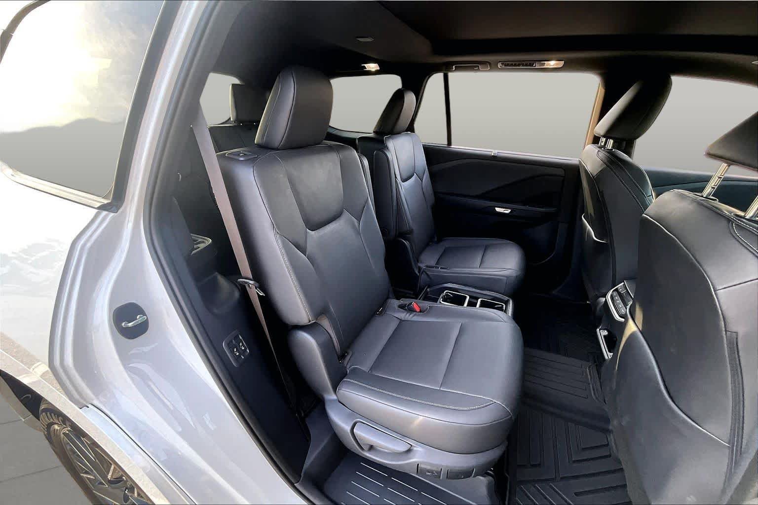 Used 2025 Wind Chill Pearl Lexus Premium image 20