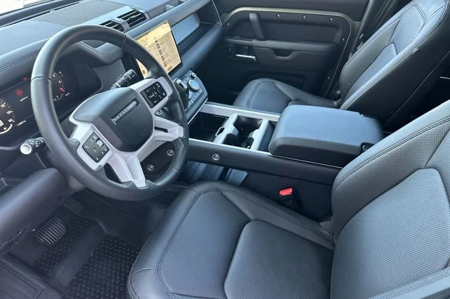 Certified Used 2025 Green Land Rover S image 9