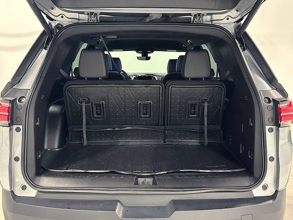 Used 2023 Sterling Gray Metallic Chevrolet LT Leather image 5