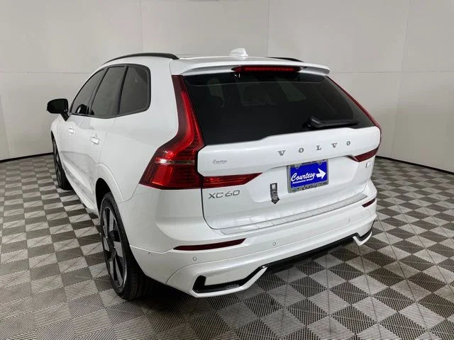 Used 2024 White Volvo T8 Plus Dark Theme image 9