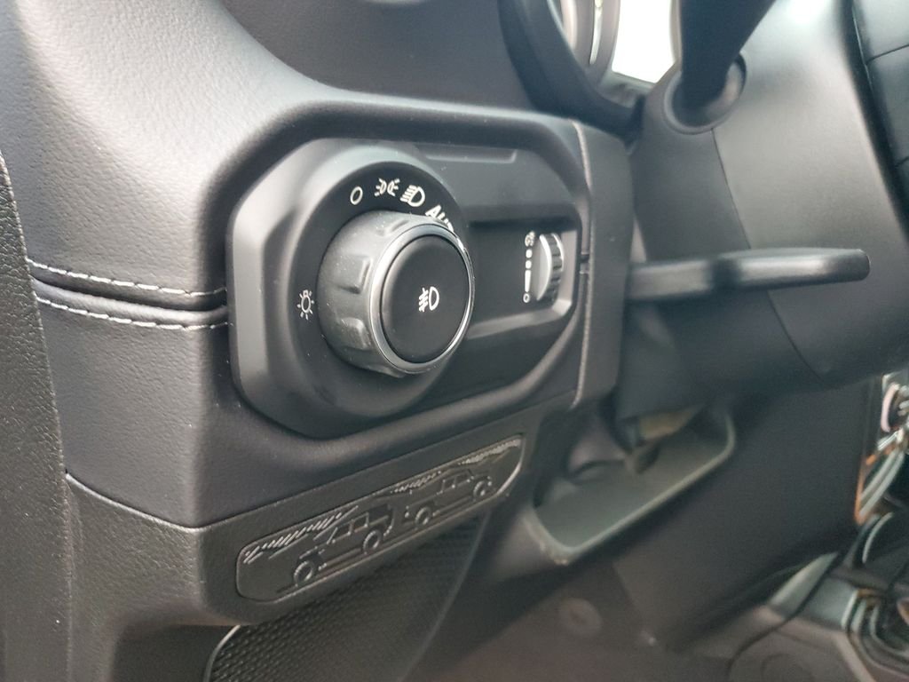 New 2026 Black Clear-Coat Exterior Paint Jeep Sahara image 22