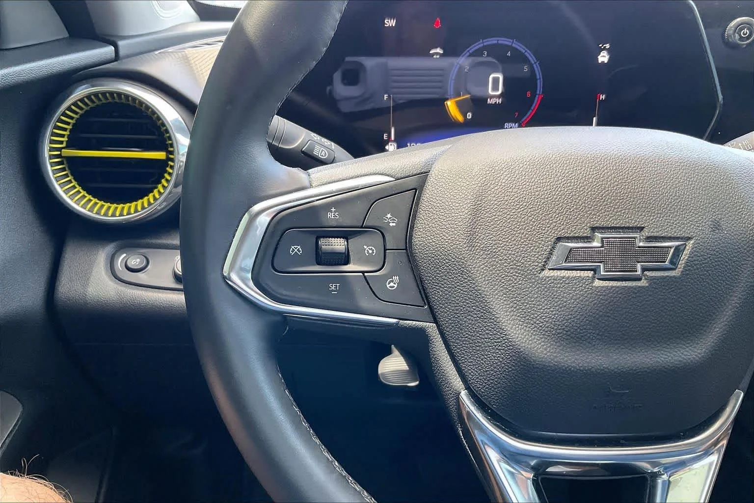Used 2025 Summit White Chevrolet ACTIV image 22