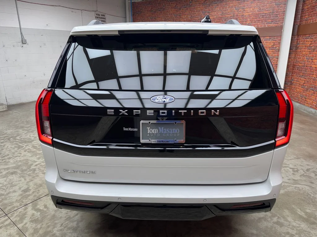 New 2027 Star White Metallic Tri-Coat Ford Platinum image 4