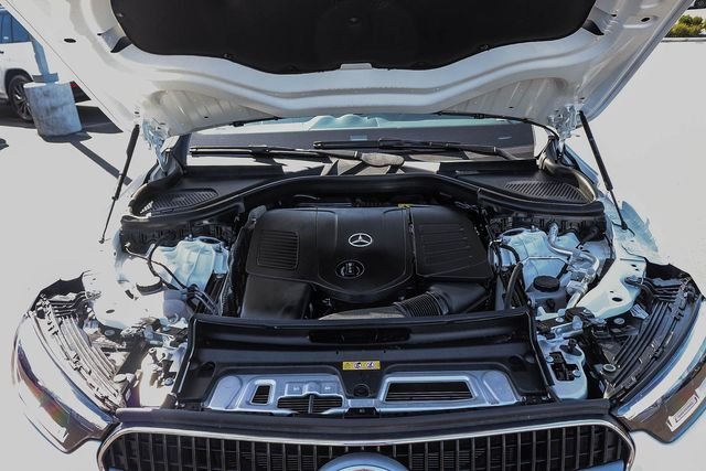 Used 2025  Mercedes-Benz GLC 300 image 31