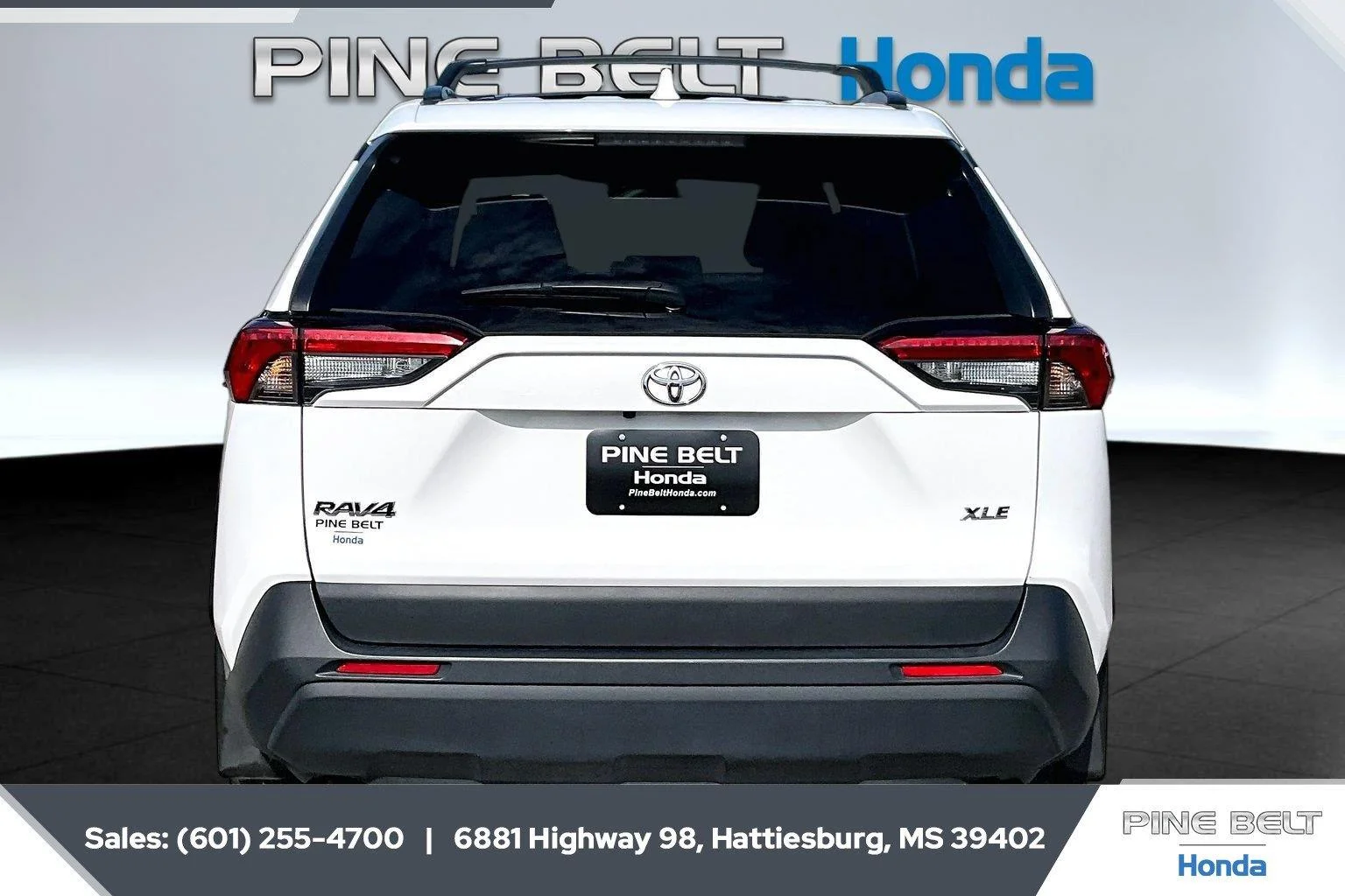 Used 2025 Ice Cap Toyota XLE image 4