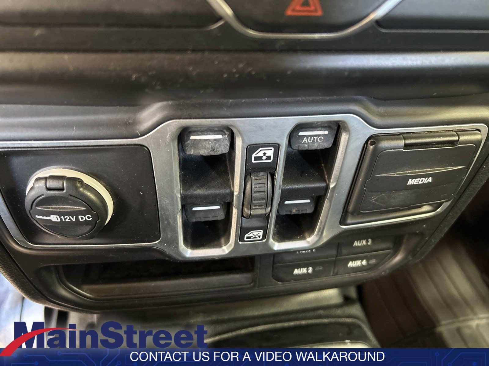 Used 2018 Black Clearcoat Jeep Sport S image 29
