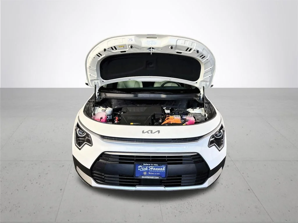 New 2026 Snow White Pearl Kia EX image 22