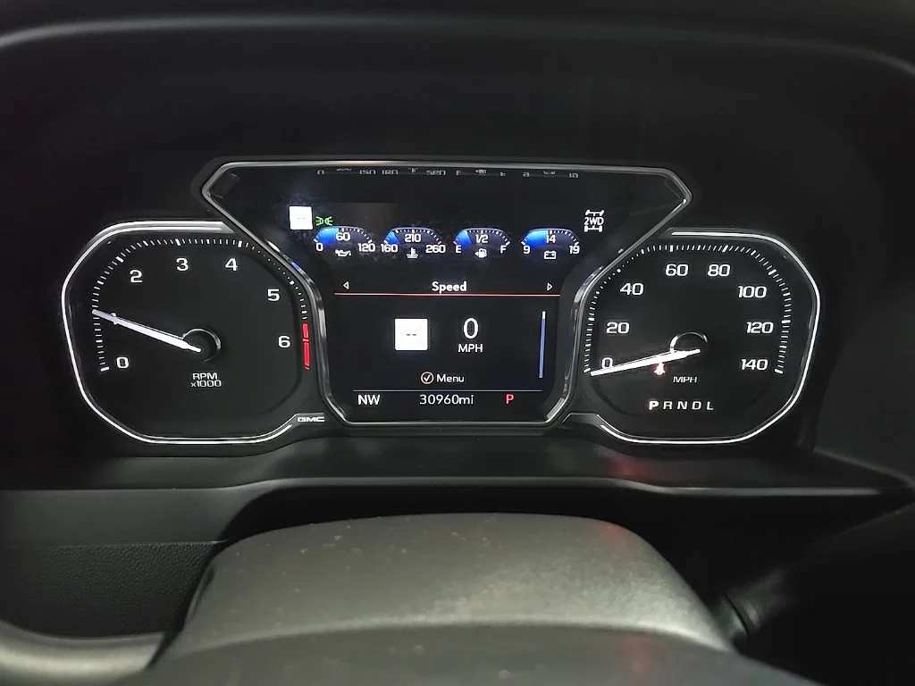 Used 2021 White GMC Denali image 22