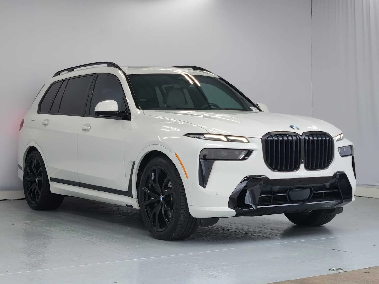 Certified Used 2024 Alpine White BMW xDrive40i image 2